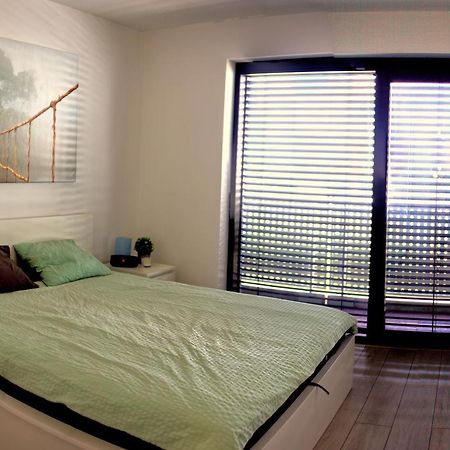 Апартаменты New 1 Bdr, W/Private Parking Братислава Экстерьер фото